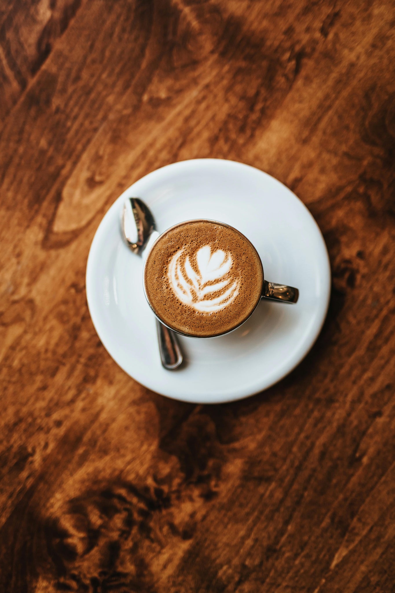 Koffie 's ochtends: waarom je beter eventjes kunt wachten