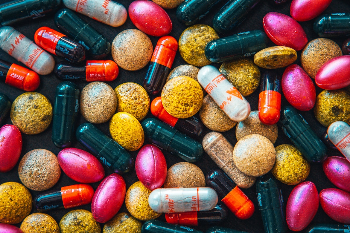 Zijn vitamines schadelijk voor de darmflora? vitaminepillen C D schadelijk lichaam klachten bijwerking symptomen darmflora beschadigd.